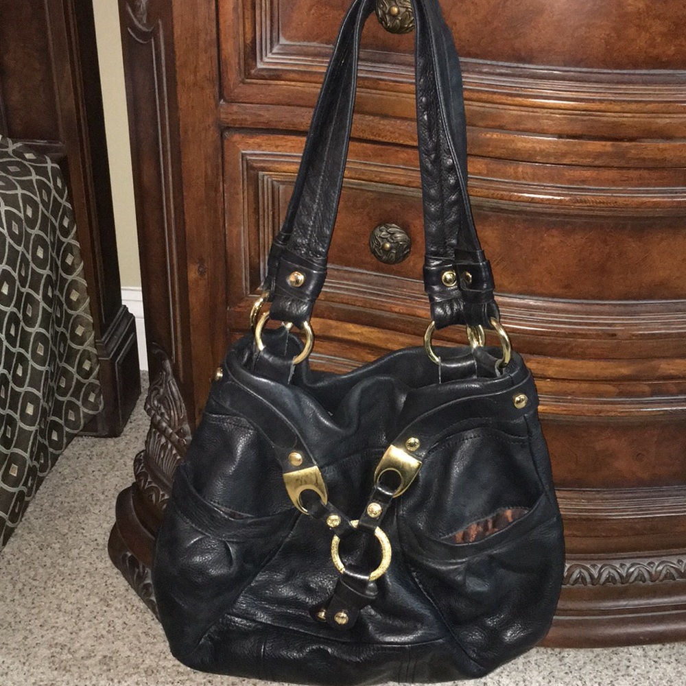 B. Makowsky black leather bag